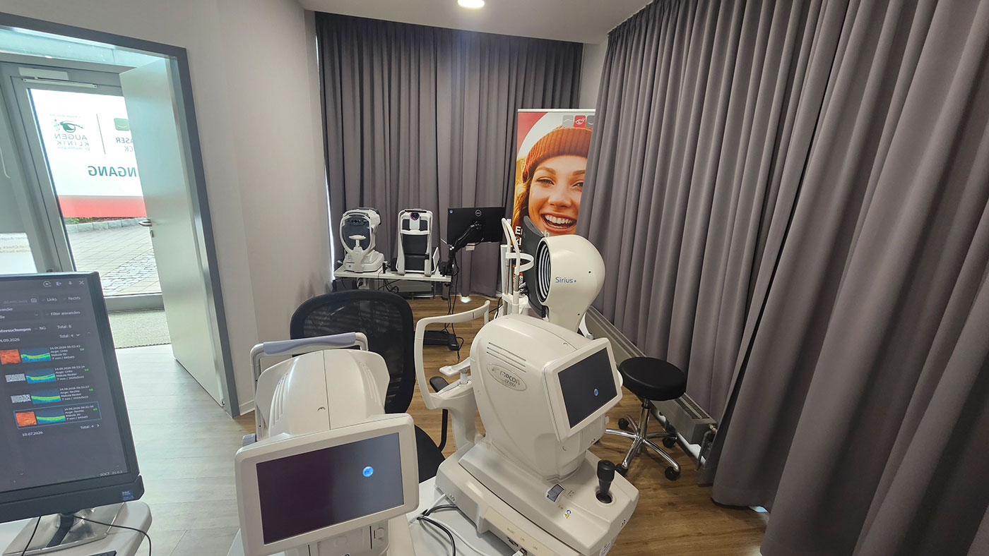 Diagnostikraum des MVZ Augenzentrum am Neumarkt mit modernen augenärztlichen Untersuchungsgeräten